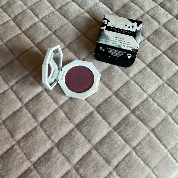 Fenty Beauty blush in COOL BERRY - Picture 6 of 6